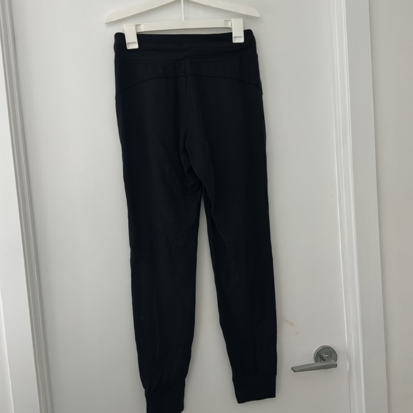 Lululemon Skinny Jogger Pant - Size 6 - Picture 2 of 3
